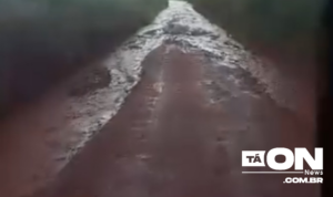 Trecho da Vicinal completamente alagada.Foto Ta On News.