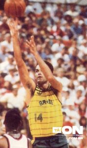 Oscar Schmidt com a camisa da seleção - Foto Perfil oficial do Oscar  no Instagram.